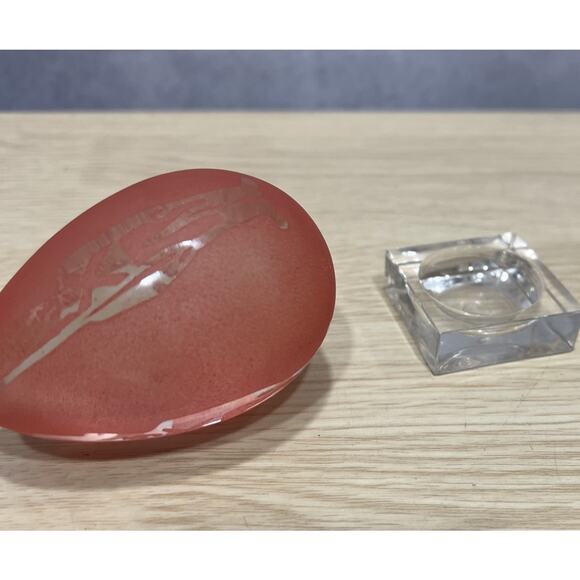 Glass Paperweight Egg Etched Nutcracker Soldier Design Pink Great Condition - Picture 3 of 6